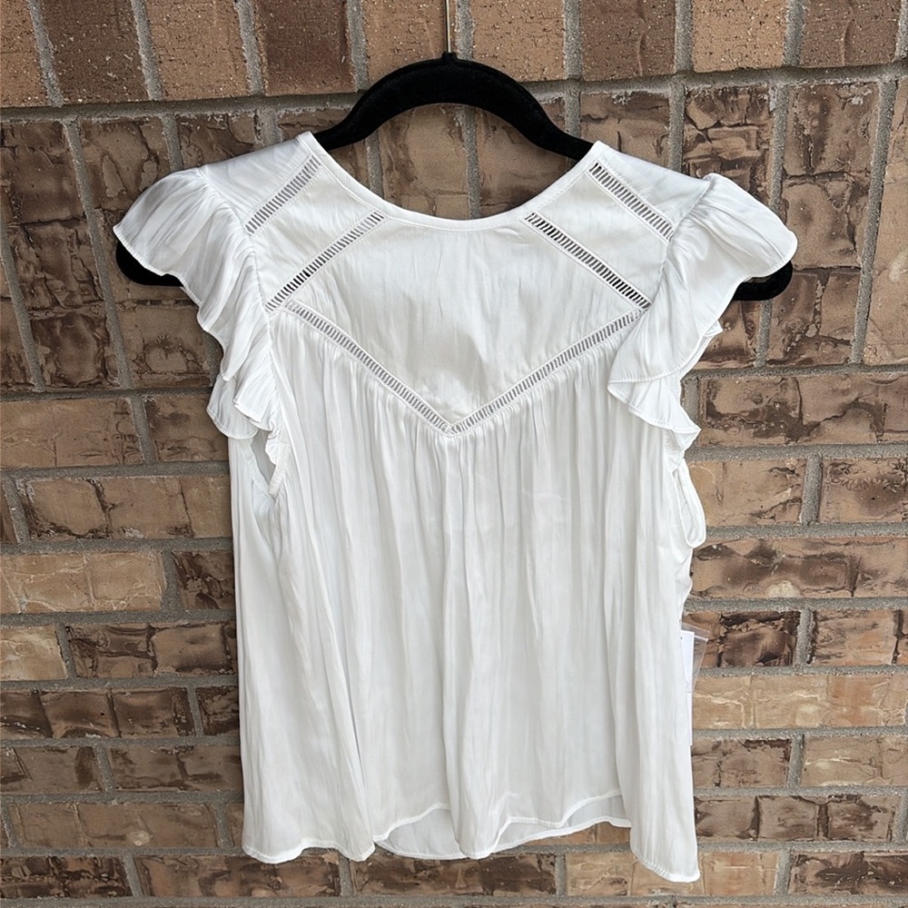 NWT Aqua ruffle cap sleeve dainty silky blouse.  Size Large.